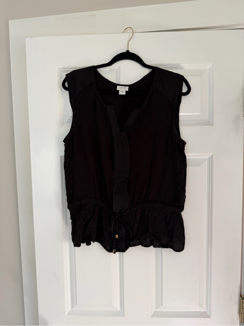 Jaclyn Smith Black Sleeveless V-Neck Drawstring Waist Blouse